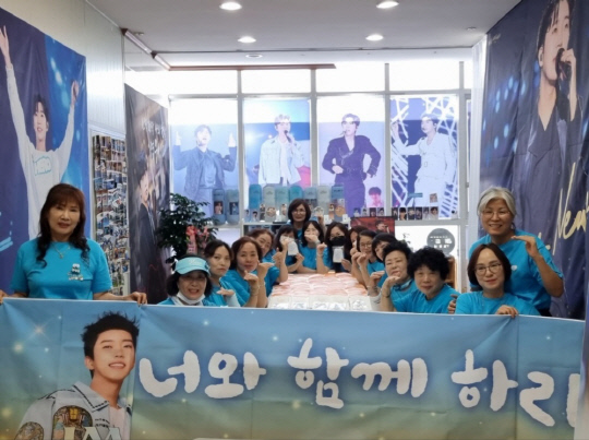 영웅시대 광주전남 회원들.<임영웅 팬클럽 영웅시대 제공>